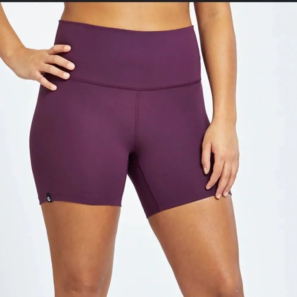 BRAND NEW DYSTY LAVENDER SHORT LEGGING